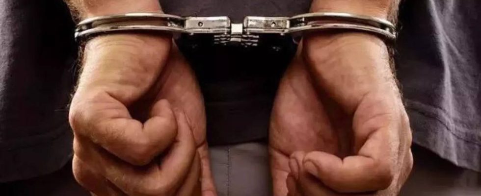 Teenager 24 jaehriger Berater wegen Sex mit jugendlichem Klienten angeklagt verhaftet