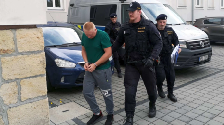 Tschechische Polizei verhaftet Ukrainerin die Feuerwerkskoerper in die Vagina ihrer