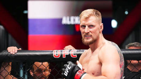 UFC hebt Verbot der russischen Flagge auf – World