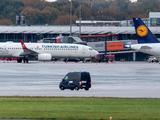 Gijzeling om voogdijgeschil nog steeds gaande op Hamburgs vliegveld