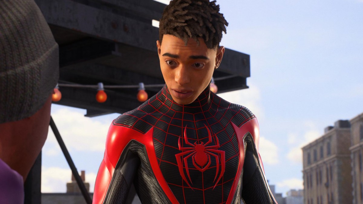 Miles Morales aus Marvels Spider-Man 2.  Ein neuer Patch behebt die falsche Flagge in seiner Wohnung.