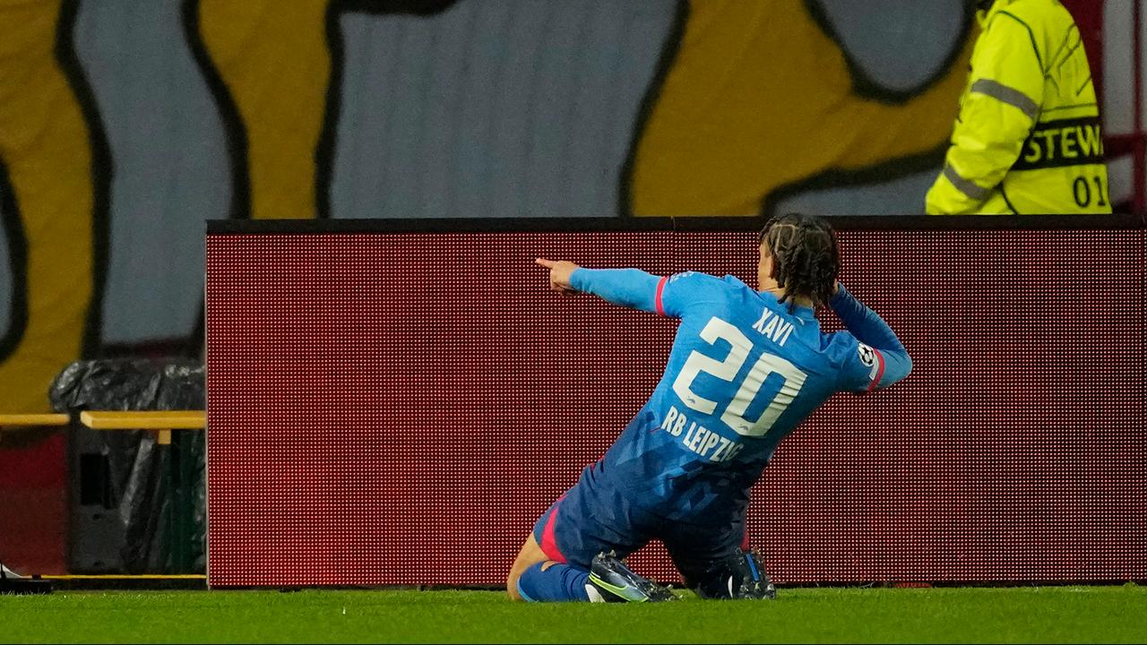 Beeld uit video: Simons maakt weer prachtige goal voor Leipzig