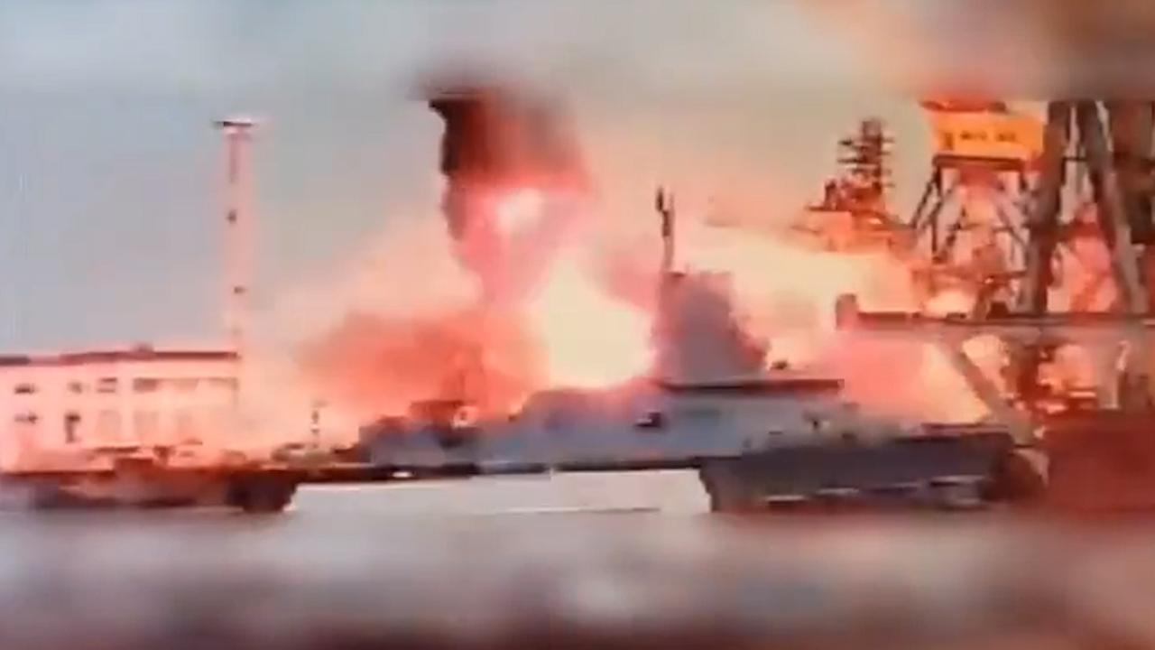 Beeld uit video: Oekraïense raket raakt Russisch oorlogsschip op de Krim