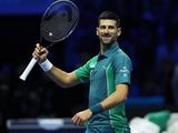 Djokovic sluit jaar weer af als nummer één door zege in openingspartij ATP Finals