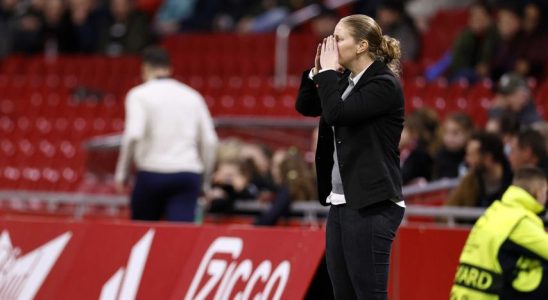 Ajax Trainer Bakker unglaeubig nach Stunt gegen PSG „Wir haben es