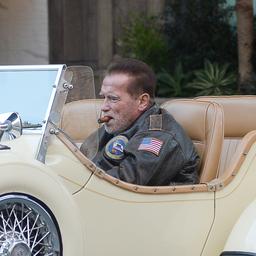 Arnold Schwarzenegger erneut wegen ruecksichtslosen Fahrens angeklagt Laestern