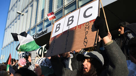 BBC Reporter beschuldigen Sender der „Voreingenommenheit – Al Jazeera – World