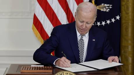 Biden will Ausgabengesetz ohne Ukraine Hilfe unterzeichnen – World