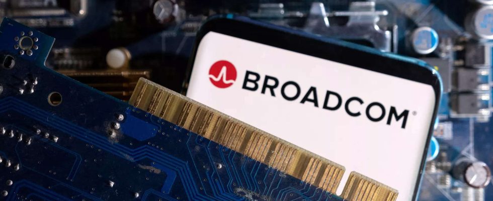 Broadcom schliesst die 61 Milliarden Dollar Uebernahme von VMware ab