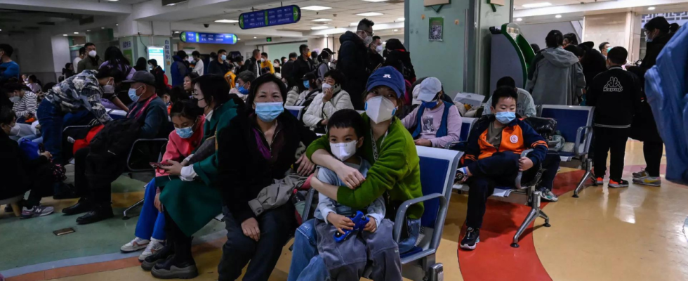 Chinas Krankenhaeuser sind ueberfuellt mit Kindern die an Lungenentzuendung und