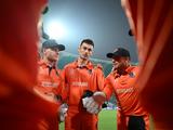 Cricketspieler verlieren bei der Weltmeisterschaft ebenfalls gegen England und fallen