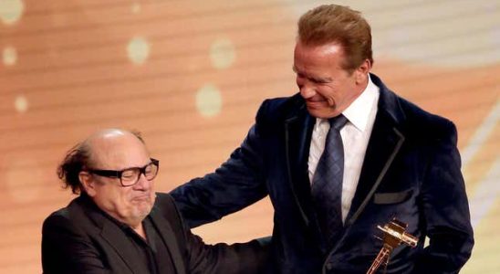 Danny DeVito beklagt scherzhaft dass Schwarzenegger sich fuer die Rolle