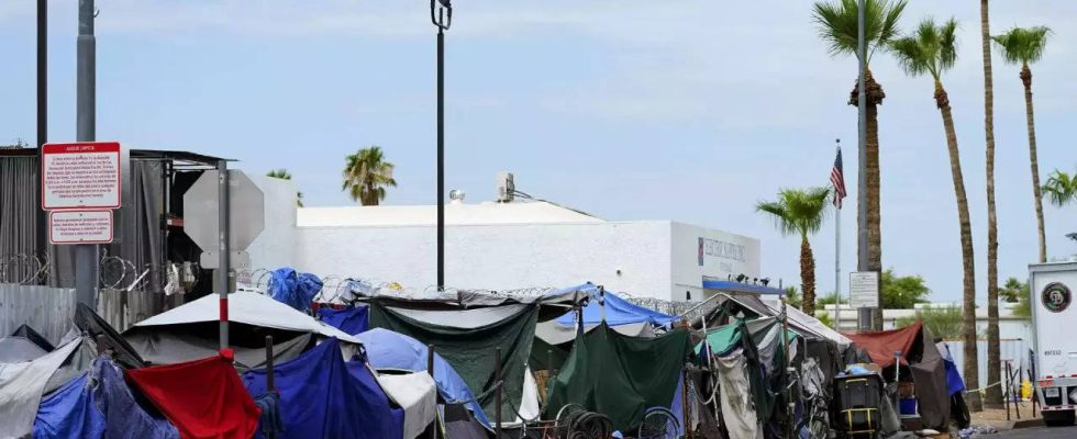 Der britische Innenminister plant die Nutzung von Zelten durch Obdachlose