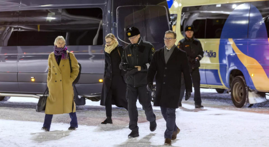 Der finnische Premierminister deutet weitere Grenzmassnahmen an waehrend Russland gegen
