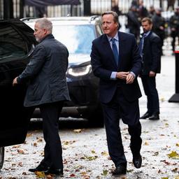 Der fruehere britische Premierminister David Cameron kehrt nach Unruhen im