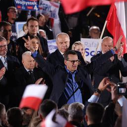 Der polnische Premierminister denkt sich eine Minderheitsregierung aus die Opposition