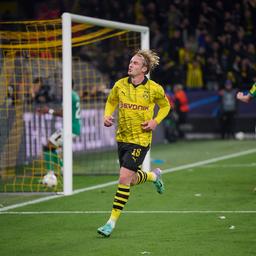 Dortmund erholt sich spaeter von der Konkurrenz mit einem wichtigen