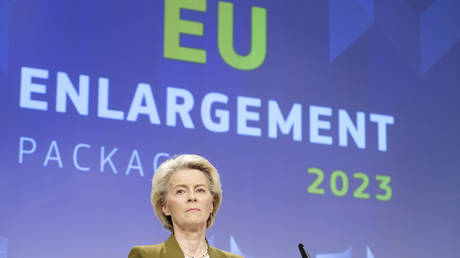 EU Kommission stimmt Beginn der Beitrittsgespraeche mit der Ukraine zu –