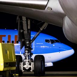 Erstes Flugzeug mit Niederlaendern aus Gaza landete in Eindhoven