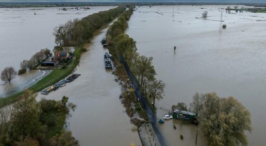 Extreme Regenfaelle ueberschwemmen Teile Westflanderns und Nordfrankreichs Im Ausland