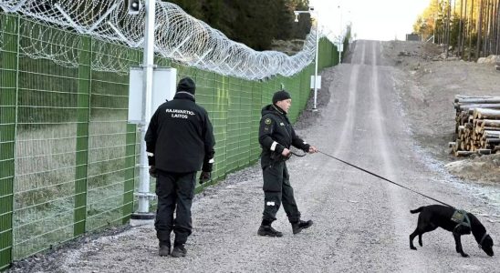 Finnland Finnland wird um Mitternacht Barrieren an der russischen Grenze