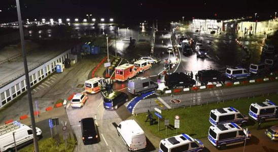 Flughafenverkehr Verkehr am Hamburger Flughafen wegen „Gewahrsamsstreit um Geiselnahme eingestellt