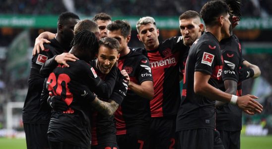 Frimpong punktet fuer Spitzenreiter Leverkusen schoenes Comeback Malen und Dortmund