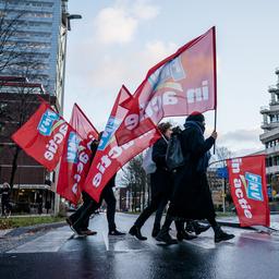 Gewerkschaften einigen sich auf Lohnerhoehungen und Reduzierung des Arbeitsdrucks in