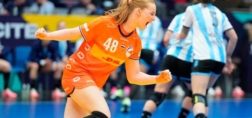 Handballer starten mit einem ueberzeugenden Sieg ueber Argentinien in die