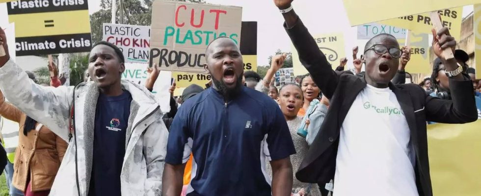 Hunderte Aktivisten fordern Plastikaktionen in Kenia