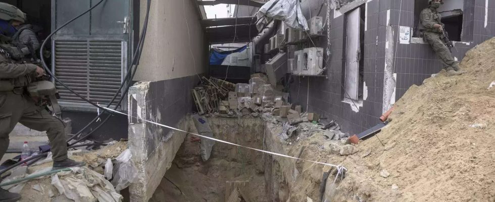 Israel enthuellt unter dem Shifa Krankenhaus in Gaza Stadt ein angeblich grosses