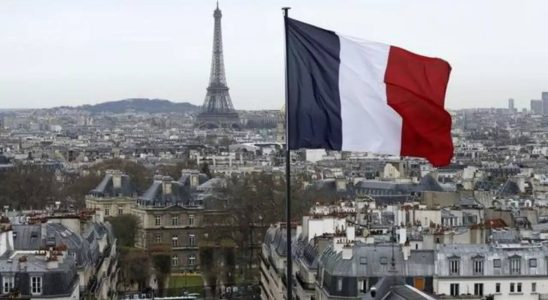 Kontroverse unter rechtsextremen Fans nachdem ein franzoesischer Teenager auf einer