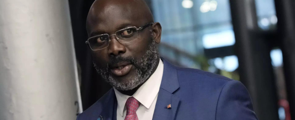 Liberianischer Praesident Der liberianische Praesident George Weah raeumt eine Niederlage