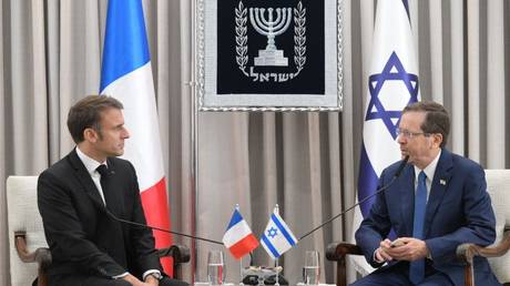 Macron erklaert dem israelischen Praesidenten seine Bemerkung ueber das „Toeten