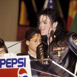 Michael Jacksons Lederjacke wird fuer fast 300000 Euro versteigert