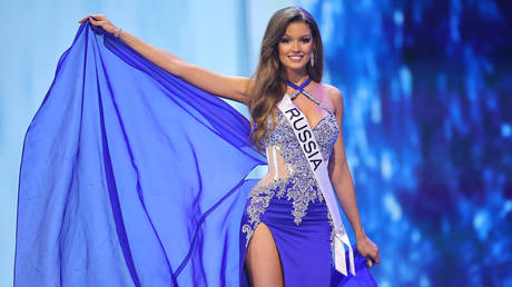 Miss Russia trifft bei Miss Universe auf Transgender Kandidaten FOTOS –