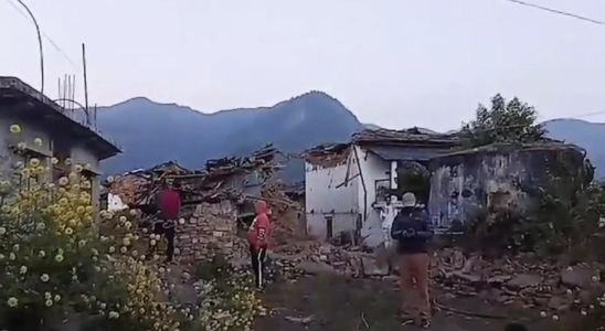 Nepal Nepal bemueht sich Ueberlebende eines Erdbebens zu retten das