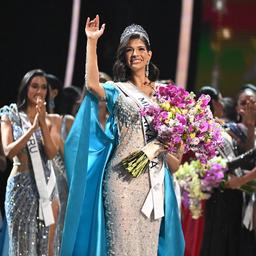Nicaragua zur Miss Universe gekroent Rikkie Kolle ausserhalb der Top