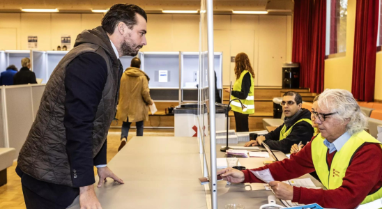 Niederlaendische Abstimmung Niederlaendische Abstimmung in knapper Wahl wobei die extreme