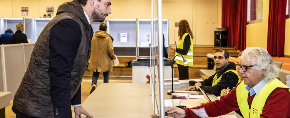 Niederlaendische Abstimmung Niederlaendische Abstimmung in knapper Wahl wobei die extreme