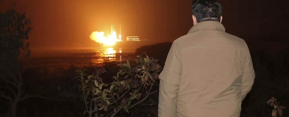 Nordkorea verspricht weitere Satellitenstarts und verstaerkt das Militaer an der