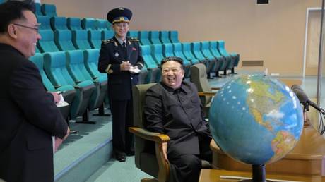 Nordkoreas Fuehrer begruesst „neue Aera der Weltraummacht – World