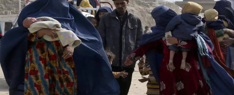 Pakistan Der Grenzuebergang Pakistan Afghanistan ist ueberlastet da Afghanen die Ausweisung