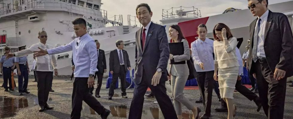 Philippinisches Patrouillenschiff Japans Premierminister Kishida staerkt Allianzen inmitten maritimer Spannungen