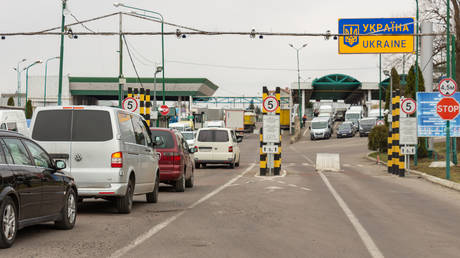 Polnische Behoerden blockieren ukrainische Fahrzeuge – Spiegel – World