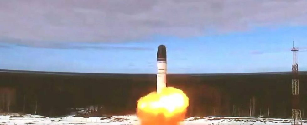 Putin Putin testet die groesste ballistische Rakete der Welt ueber