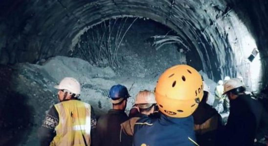 Rettungseinsatz fuer Strassenarbeiter im indischen Tunnel wird aufgrund eines technischen