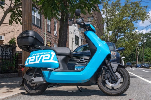 Revel beendet das Moped Sharing und konzentriert sich auf das Laden