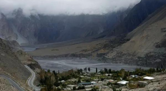 Schmelzende Gletscher gefaehrden Bergdoerfer in Pakistan
