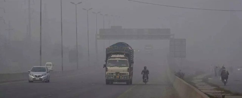 Smog Tausende erkranken im Osten Pakistans aufgrund des starken Smogs